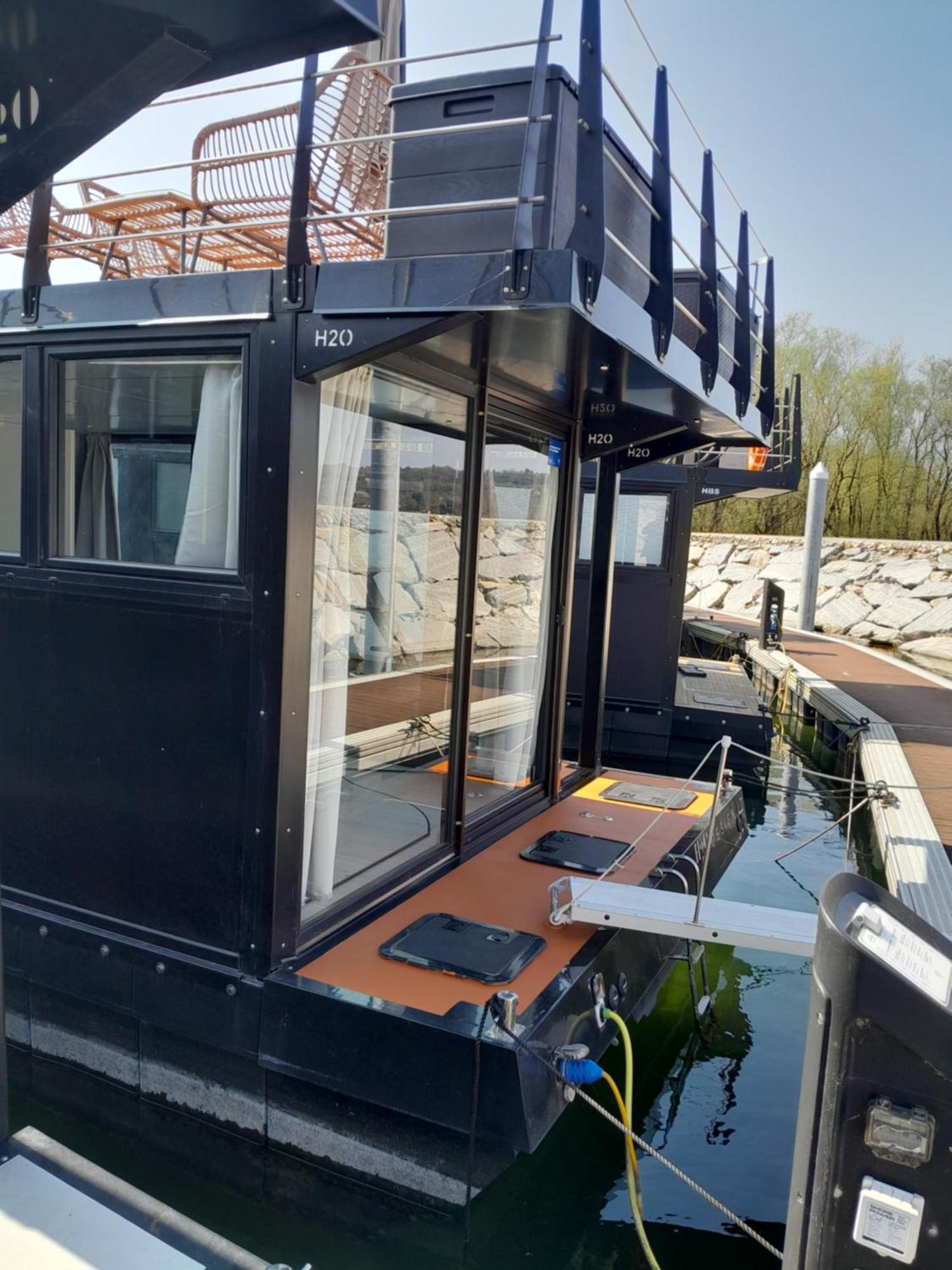 Floating Experience Black Pearl, Lago Maggiore Dormelletto Exterior foto
